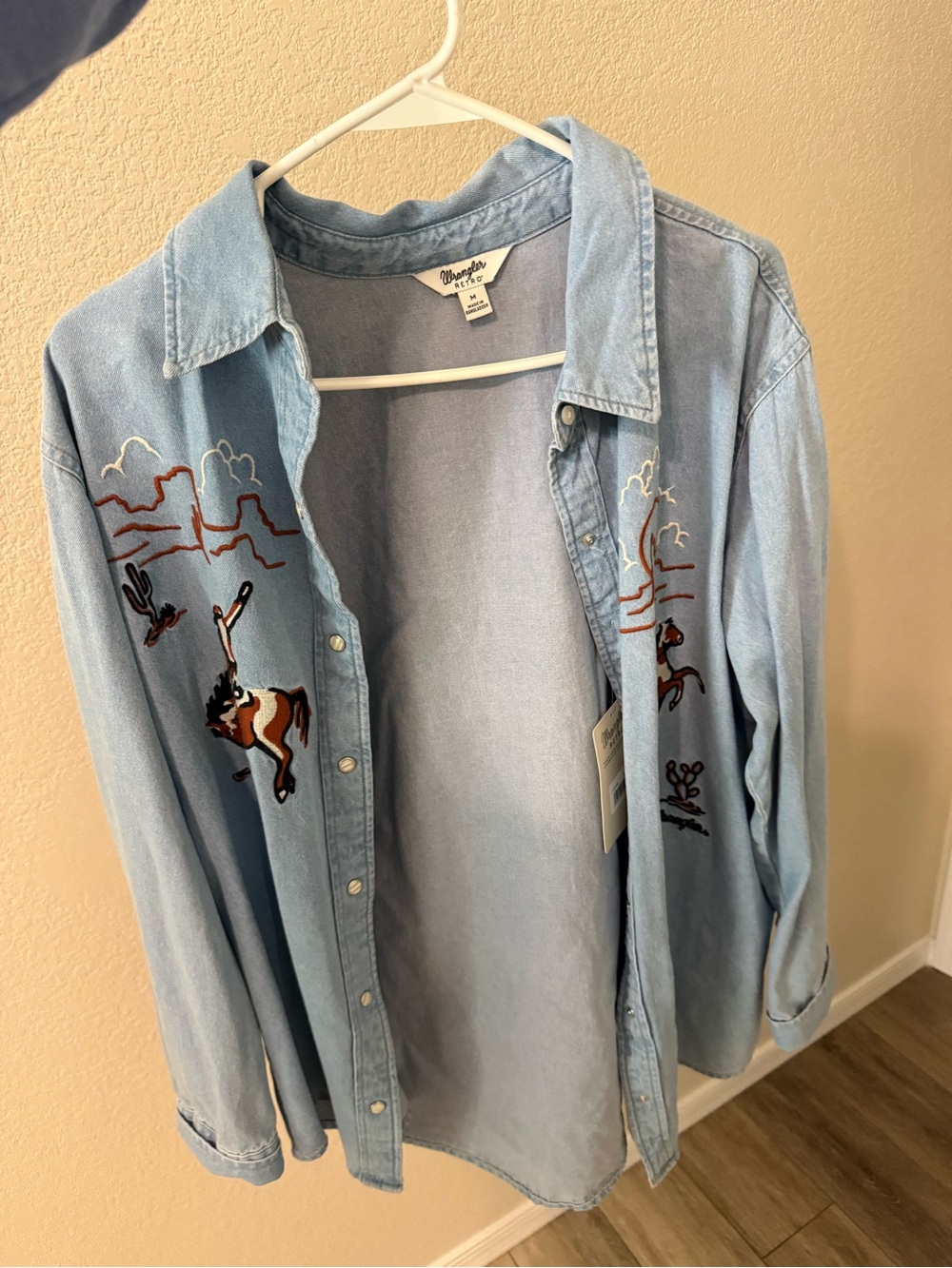 🩵 NWT Retro Wrangler Denim Pearl Snap Western Button Down - size medium 🩵 - Picture 8 of 9